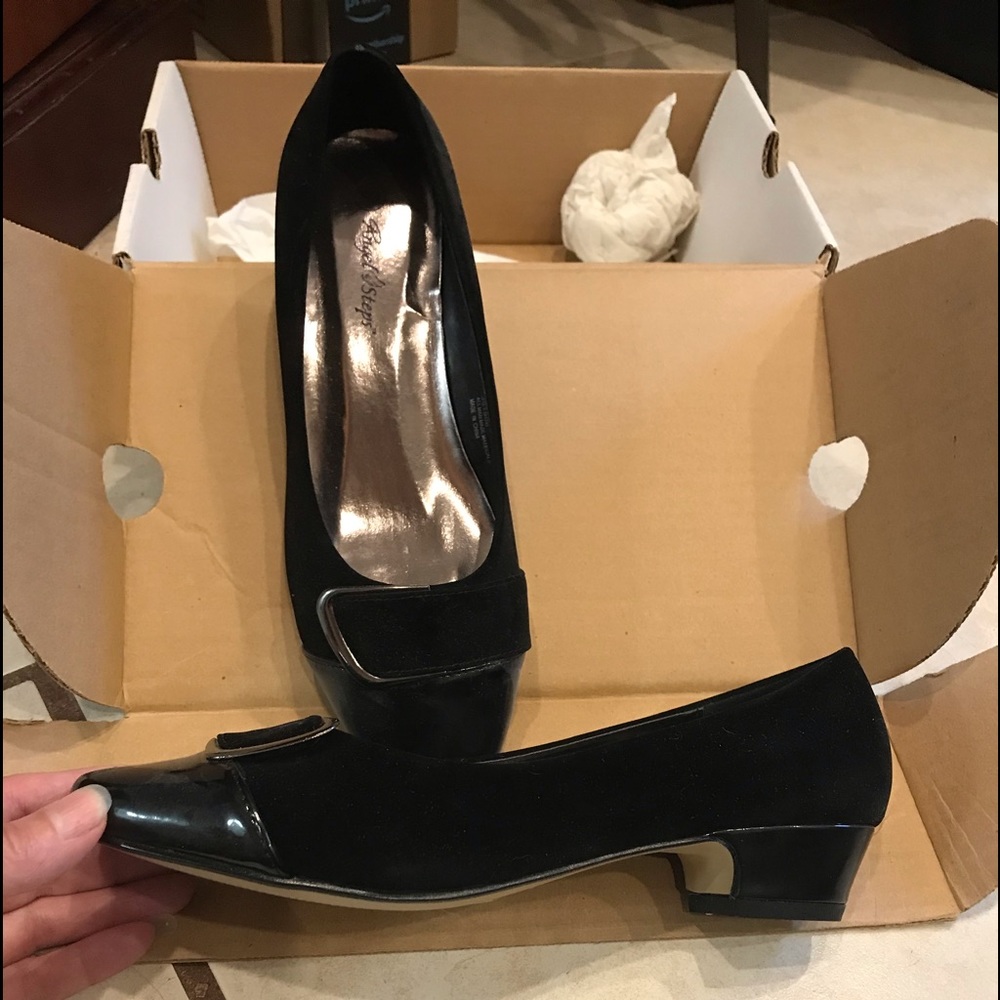 Very soft padded. Never worn. Comfortable